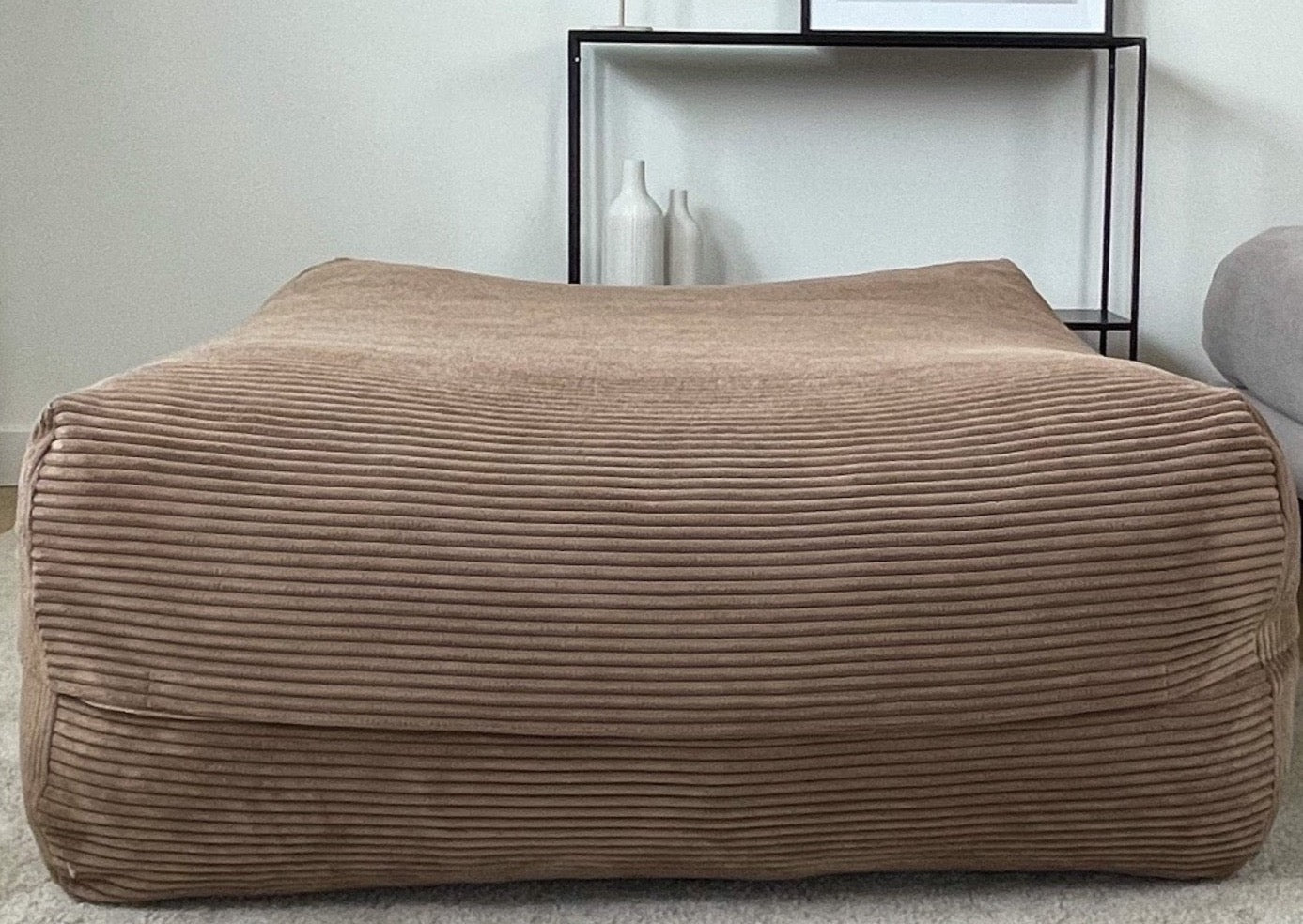 Dozzy Pouf braun – Premium Hundebett, 40 cm Liegehöhe, gelenkschonend & gemütlich