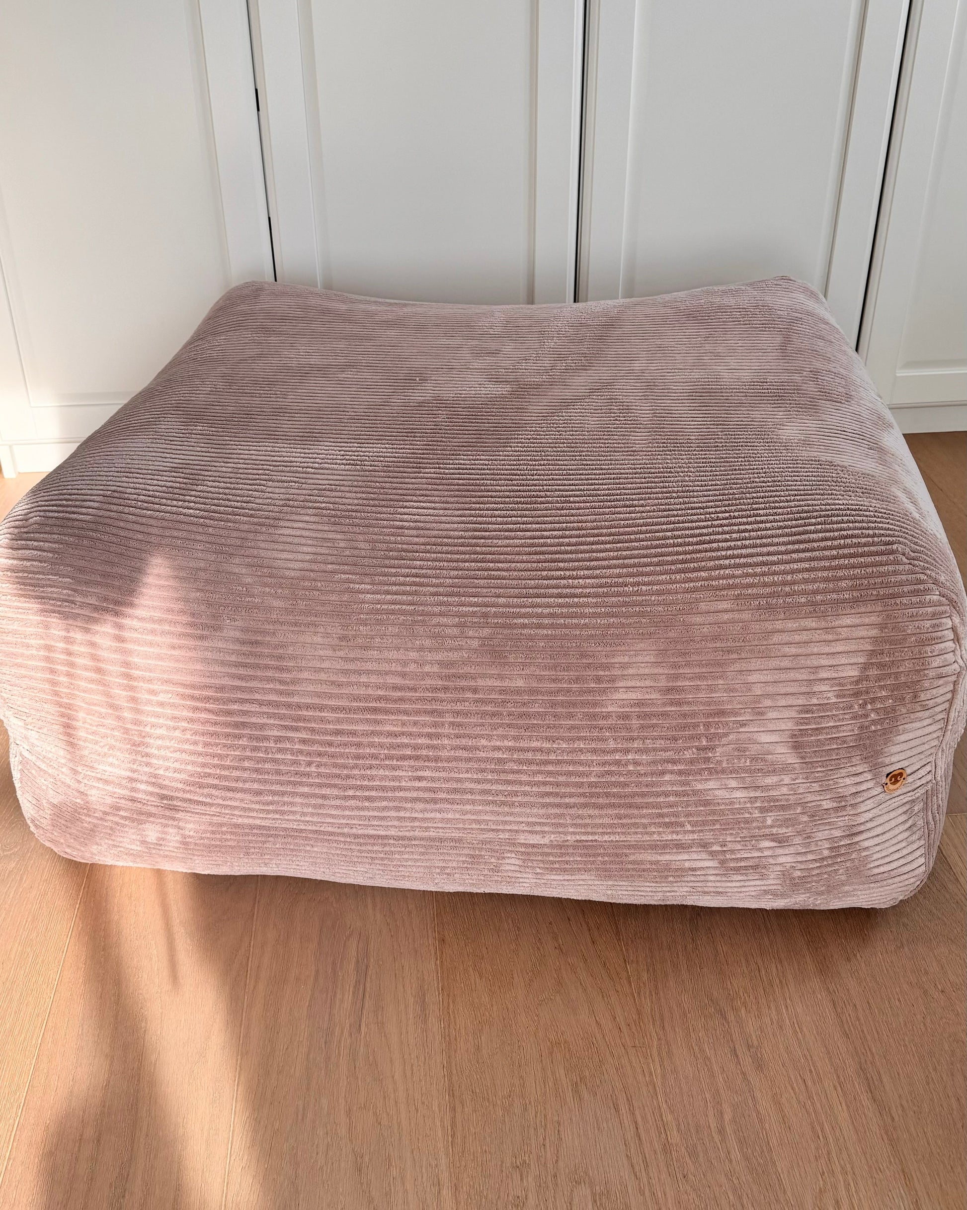 Poufet Pouf Breitcord Altrosa von oben – orthopädisches Hundebett handgemacht in Deutschland
