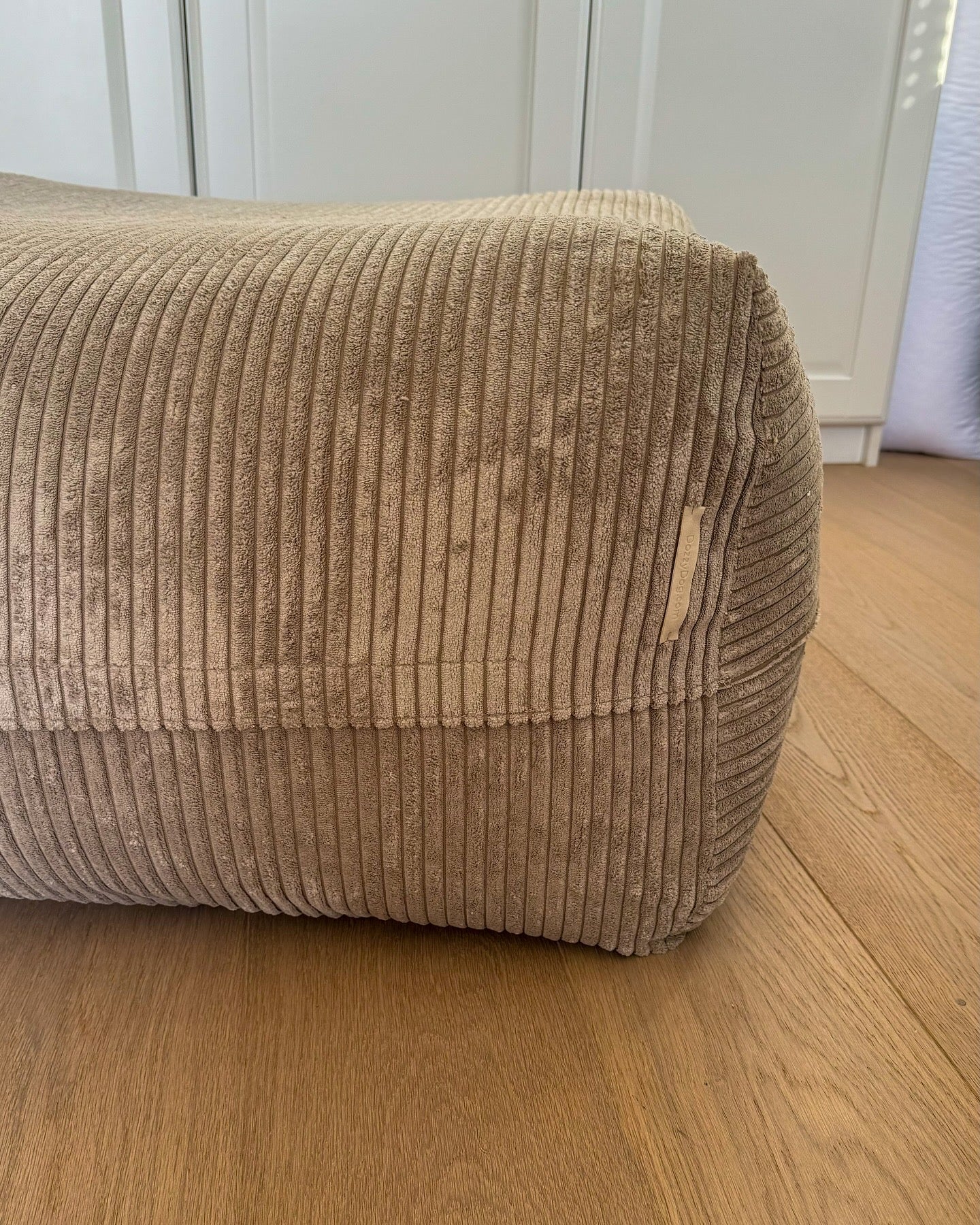 Poufet DreamPad Bezug Breitcord Cappuccino – Wechselbezug Hundebett handgemacht in Deutschland

