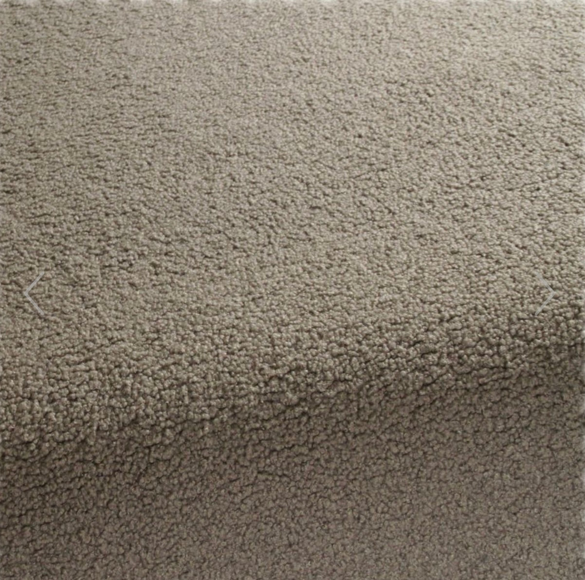 Detailaufnahme Bouclé-Stoff in Dunkelgrau – charakteristische Bouclé-Textur weich und langlebig, Poufet Manufaktur
